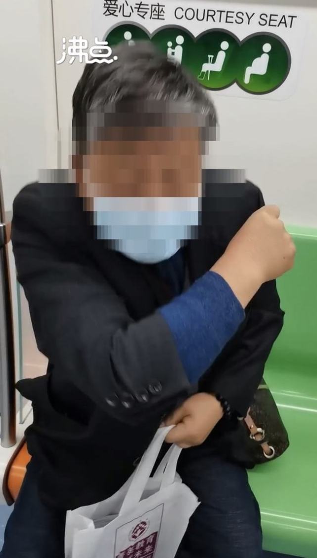 DƬ