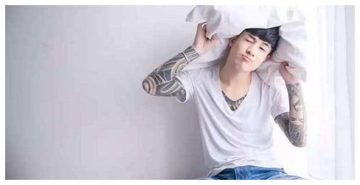 С͸¶F(xin)󡰠BؚwoW(wng)ѣôĹ